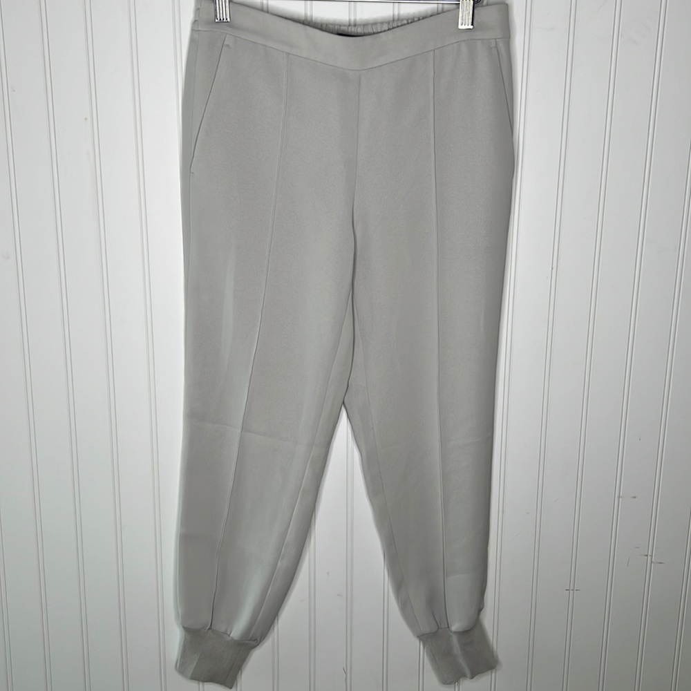 - Vince Pin-tuck Jogger Pants Size Extra Small